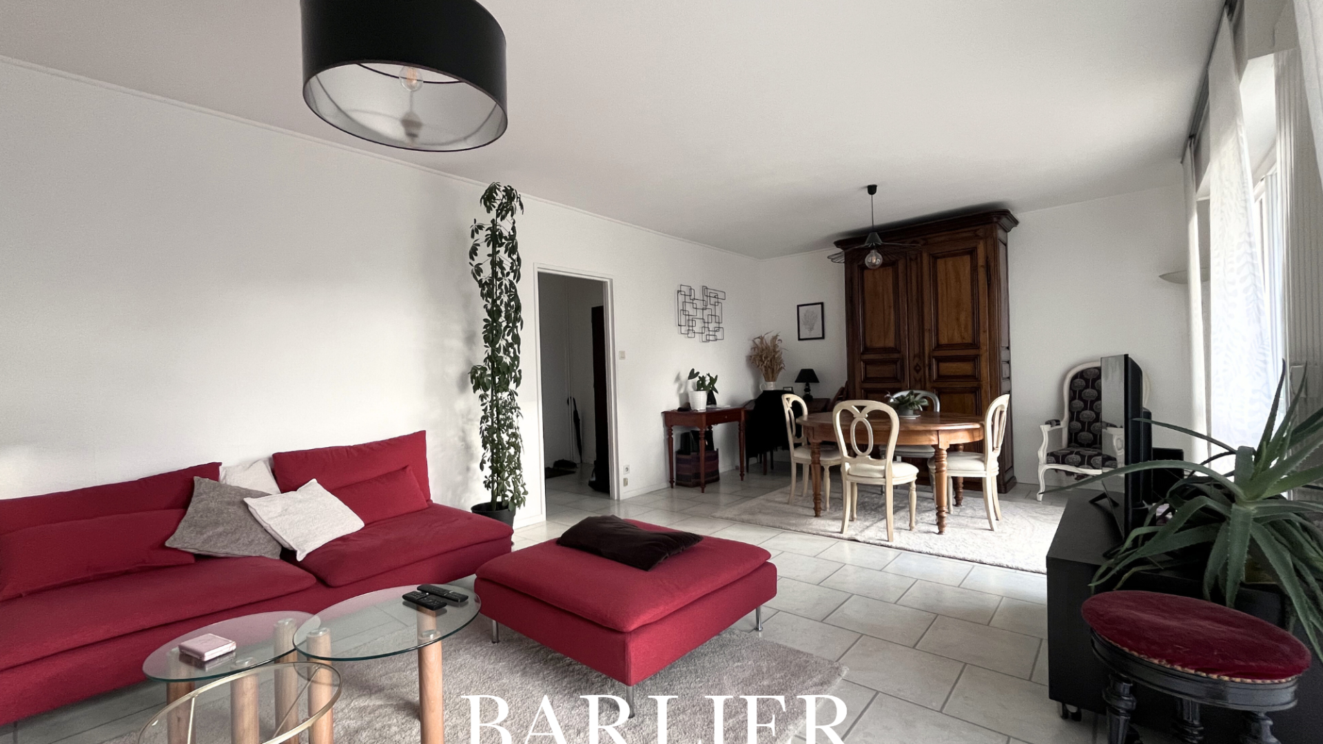 Appartement 5 pièces de 98 m2 avec deux balcons, un garage et une cave