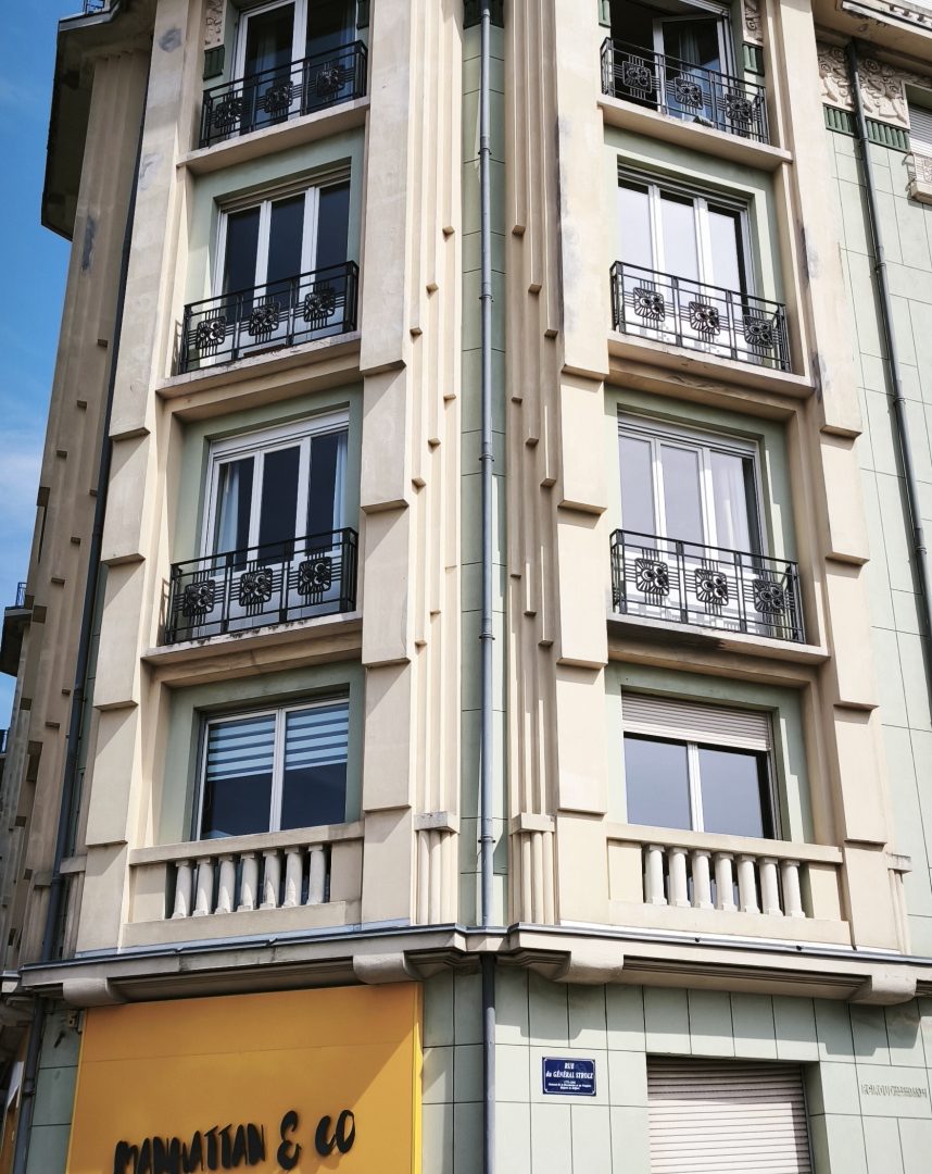 BELFORT rue Strolz — T4 lumineux dans un immeuble remarquable avec ascenseur