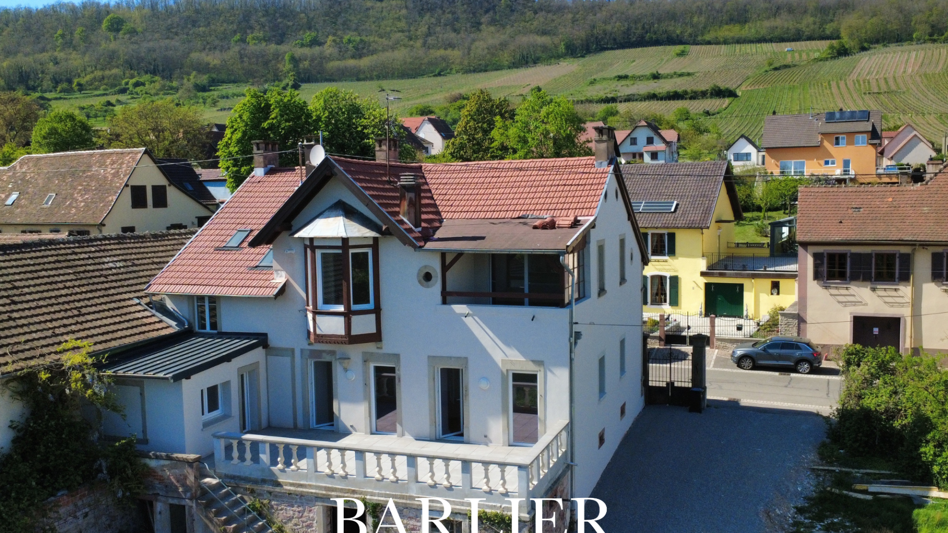 Appartement de 118m2 avec sa terrasse de 35m2 entièrement rénové dans une maison de maître