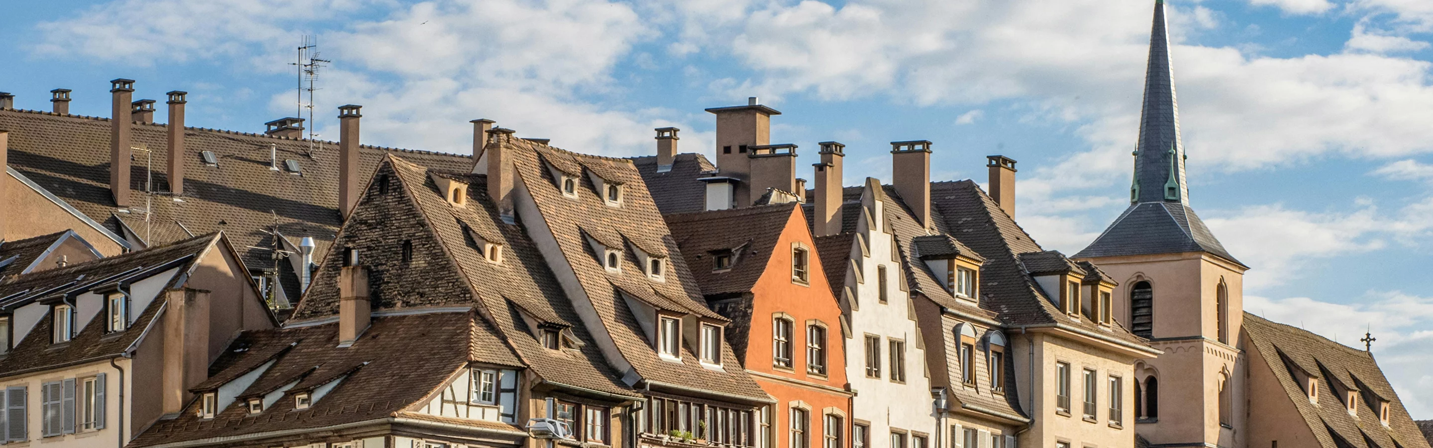 Maisons traditionnelles alsaciennes illustrant les avantages du Mandat Property de Barlier Immobilier